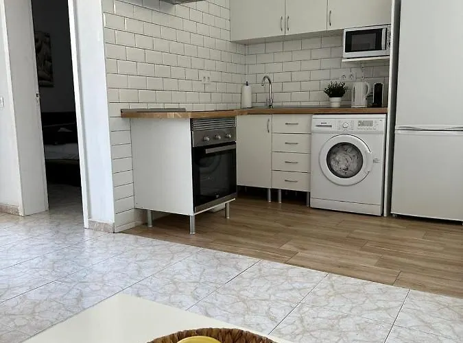 דירה Pool View Primavera ארונה