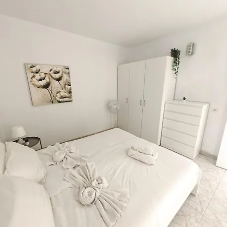 Pool View Primavera 아로나